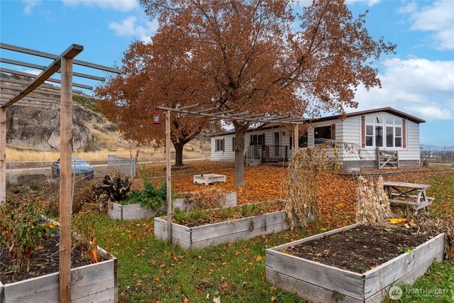 44 Nickles Road, Okanogan, WA 98840