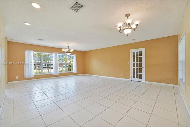 6895 SW 16th St, Miami, FL 33155