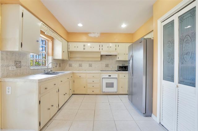 6895 SW 16th St, Miami, FL 33155