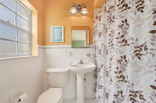 6895 SW 16th St, Miami, FL 33155