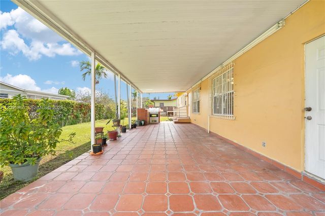 6895 SW 16th St, Miami, FL 33155