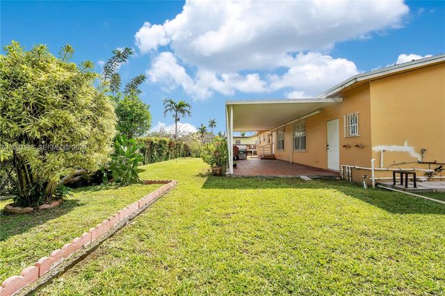 6895 SW 16th St, Miami, FL 33155