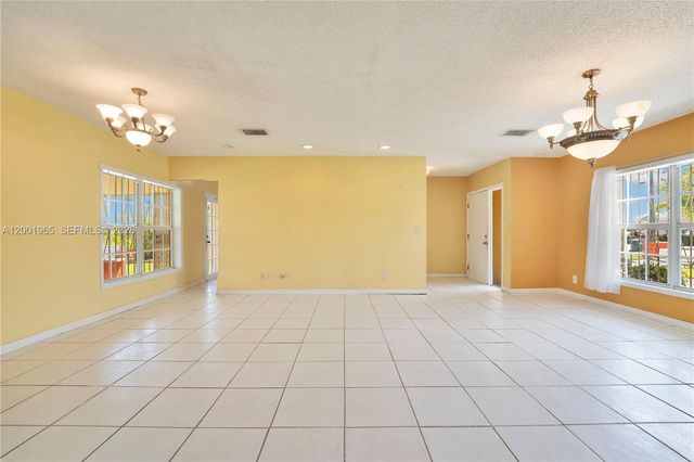 6895 SW 16th St, Miami, FL 33155