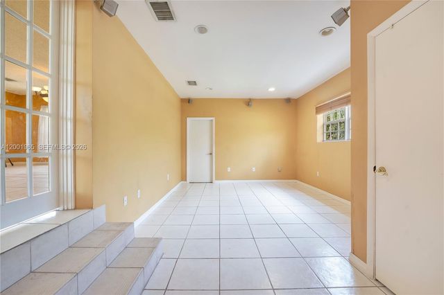 6895 SW 16th St, Miami, FL 33155