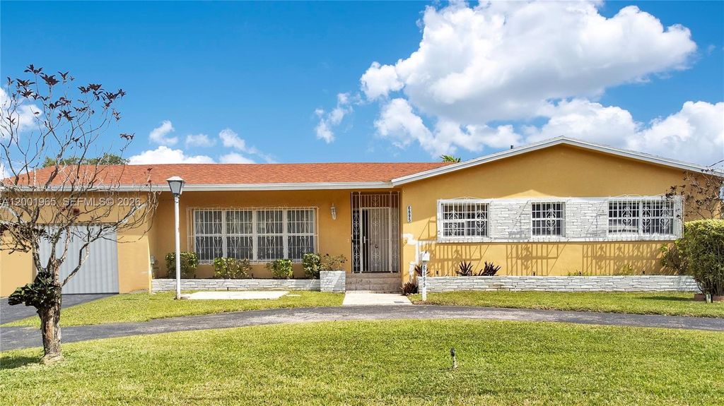 6895 SW 16th St, Miami, FL 33155