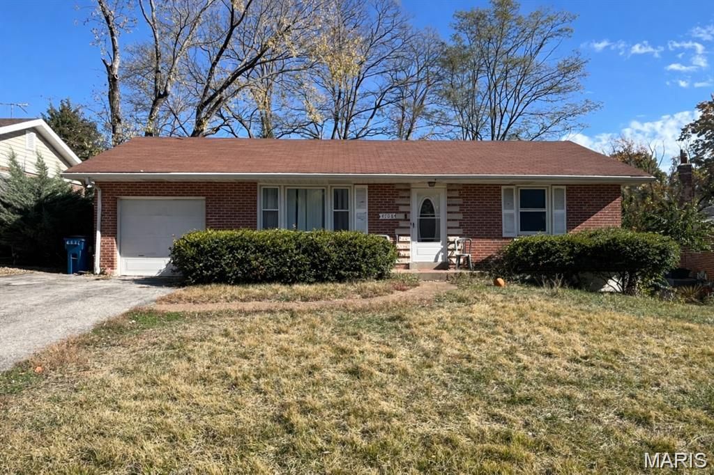 4708 N Hills Lane, St Louis, MO 63121