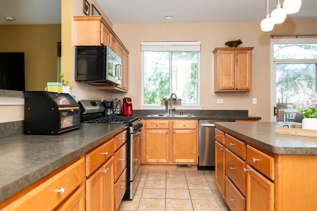 3042 Shetland Lane, Montgomery, IL 60538