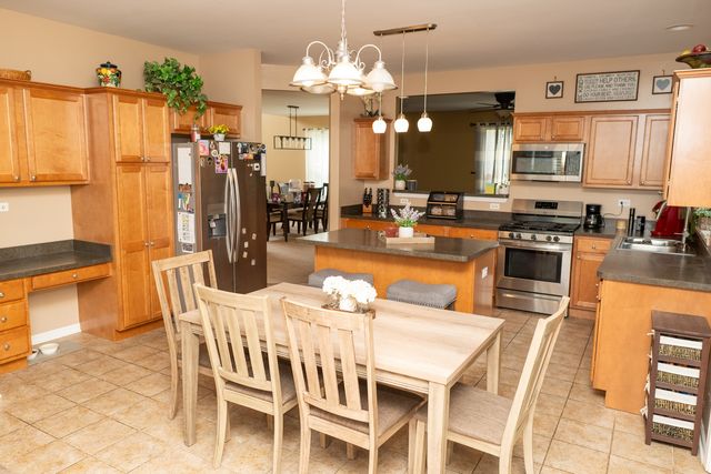 3042 Shetland Lane, Montgomery, IL 60538
