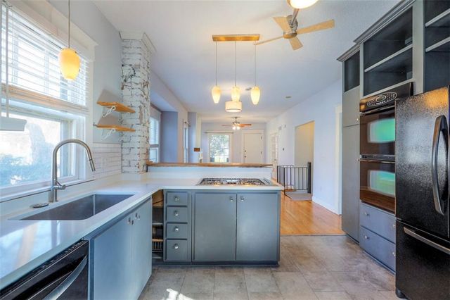 829 W 40 Street, Kansas City, MO 64111