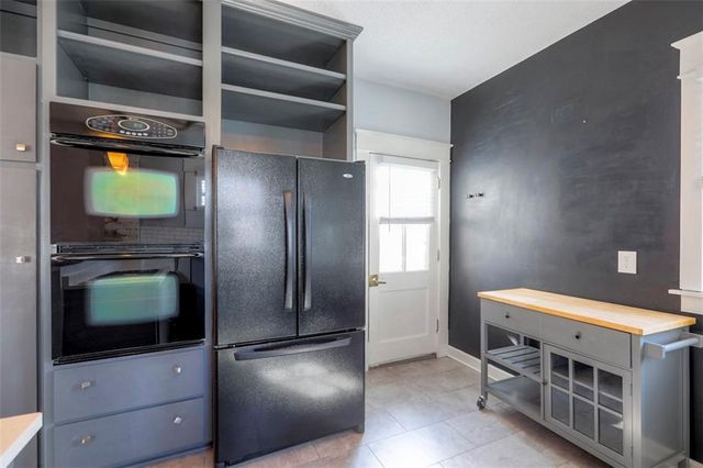 829 W 40 Street, Kansas City, MO 64111