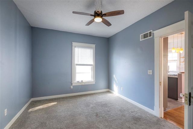 829 W 40 Street, Kansas City, MO 64111