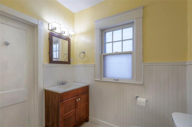 829 W 40 Street, Kansas City, MO 64111