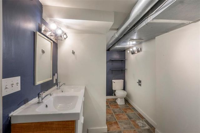 829 W 40 Street, Kansas City, MO 64111