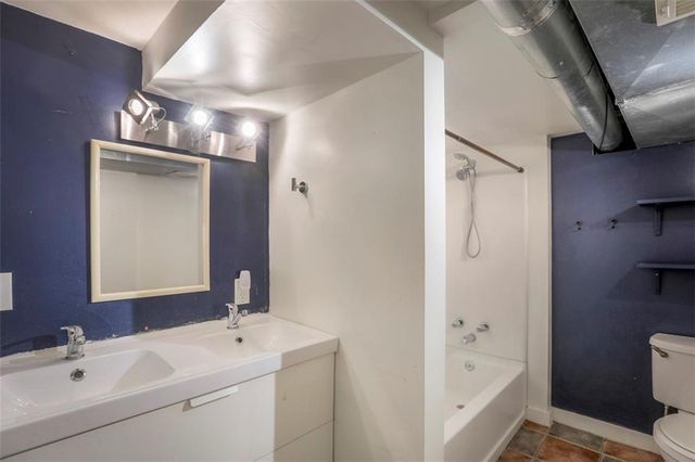 829 W 40 Street, Kansas City, MO 64111