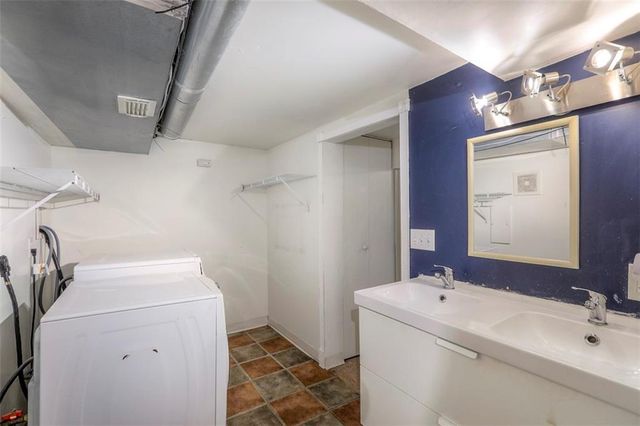 829 W 40 Street, Kansas City, MO 64111