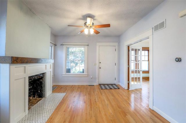 829 W 40 Street, Kansas City, MO 64111