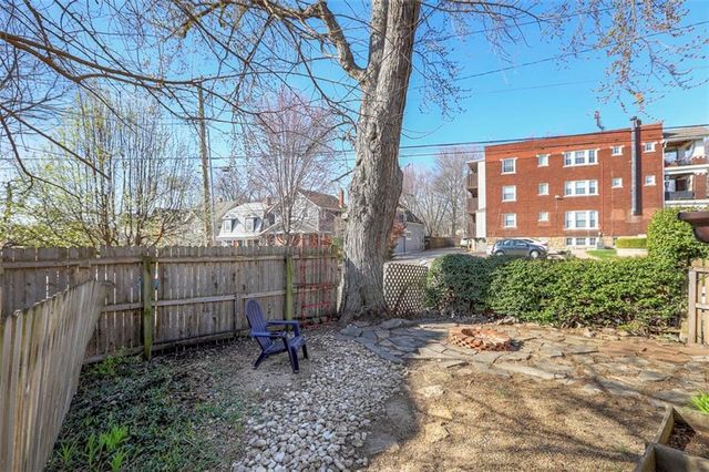 829 W 40 Street, Kansas City, MO 64111