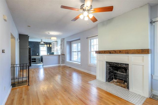 829 W 40 Street, Kansas City, MO 64111