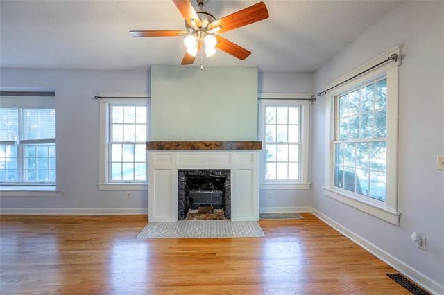 829 W 40 Street, Kansas City, MO 64111