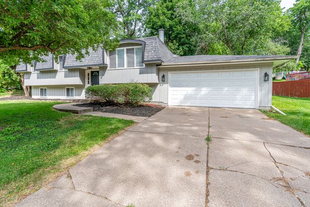 4430 CANTERBURY Lane, Davenport, IA 52806