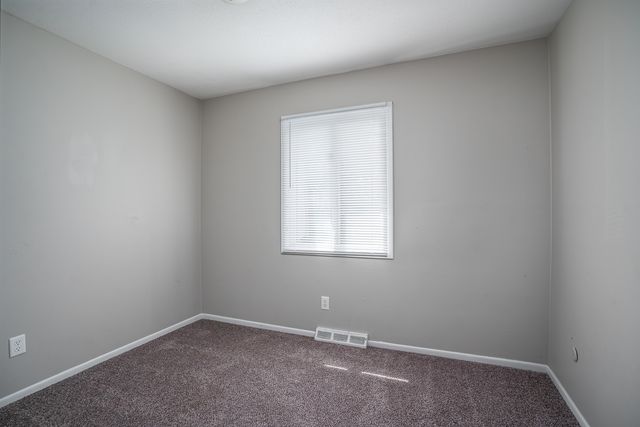 4430 CANTERBURY Lane, Davenport, IA 52806