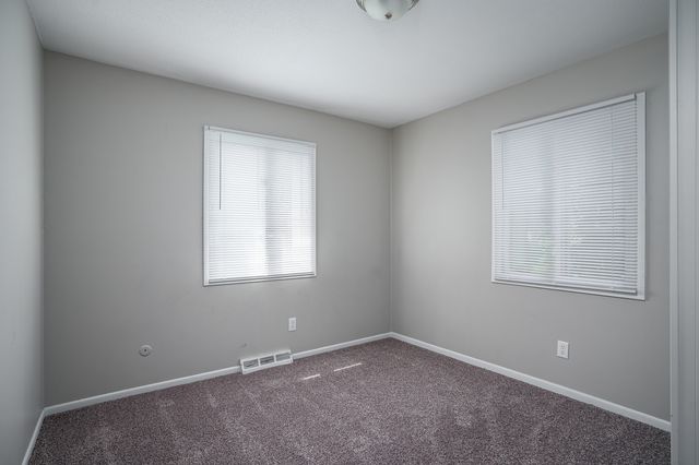 4430 CANTERBURY Lane, Davenport, IA 52806
