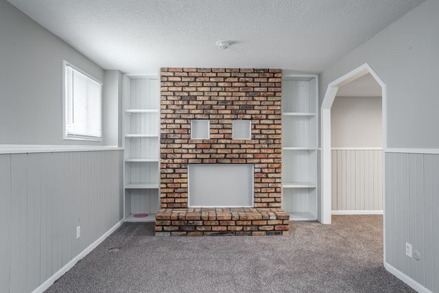 4430 CANTERBURY Lane, Davenport, IA 52806