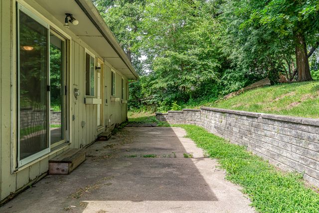 4430 CANTERBURY Lane, Davenport, IA 52806