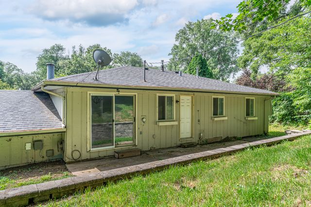 4430 CANTERBURY Lane, Davenport, IA 52806
