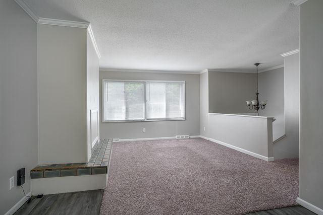 4430 CANTERBURY Lane, Davenport, IA 52806