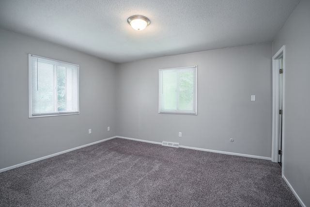 4430 CANTERBURY Lane, Davenport, IA 52806