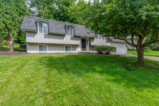 4430 CANTERBURY Lane, Davenport, IA 52806