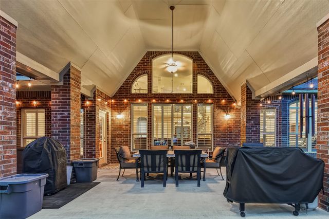 14327 Norhill Pointe Drive, Houston, TX 77044