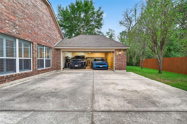 14327 Norhill Pointe Drive, Houston, TX 77044