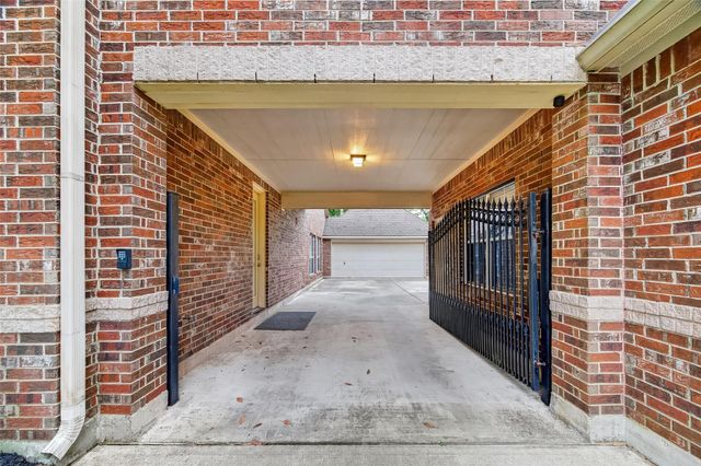 14327 Norhill Pointe Drive, Houston, TX 77044