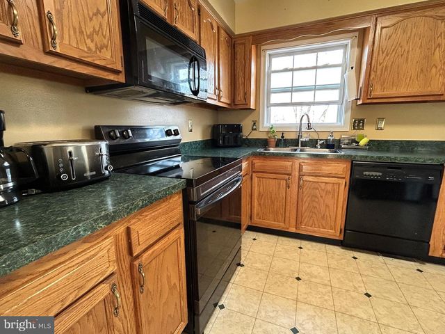 60 WENDOVER DR, Bunker Hill, WV 25413