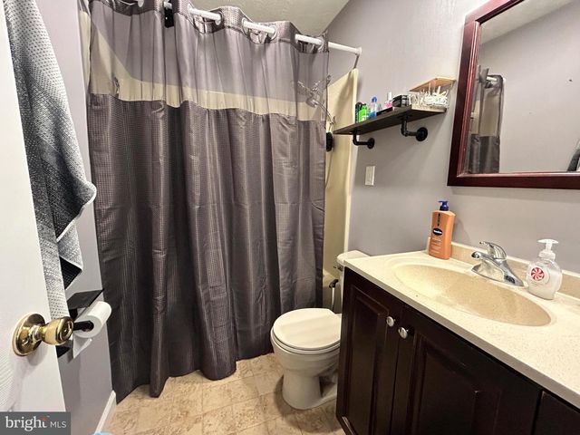 60 WENDOVER DR, Bunker Hill, WV 25413