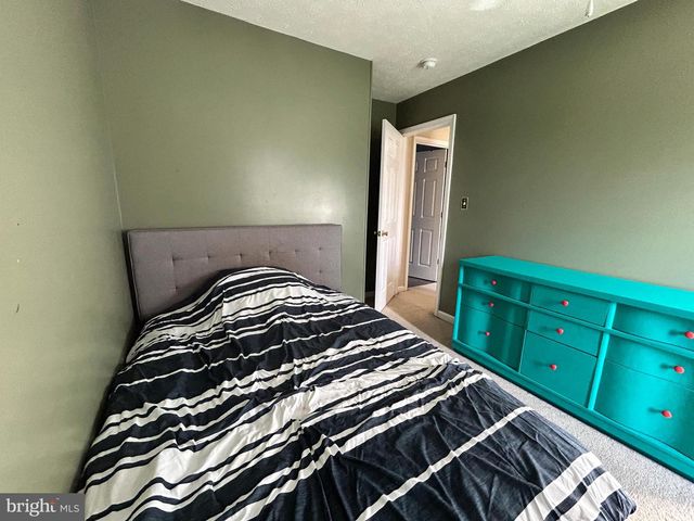 60 WENDOVER DR, Bunker Hill, WV 25413