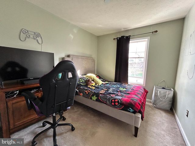 60 WENDOVER DR, Bunker Hill, WV 25413