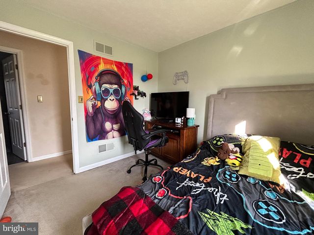 60 WENDOVER DR, Bunker Hill, WV 25413