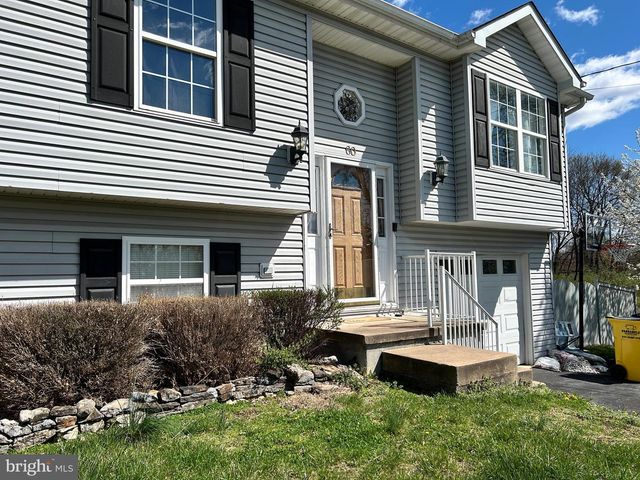 60 WENDOVER DR, Bunker Hill, WV 25413