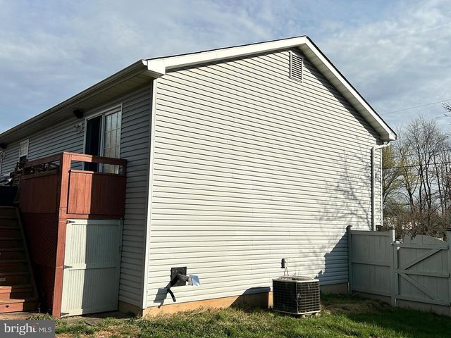 60 WENDOVER DR, Bunker Hill, WV 25413