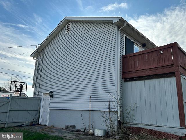 60 WENDOVER DR, Bunker Hill, WV 25413