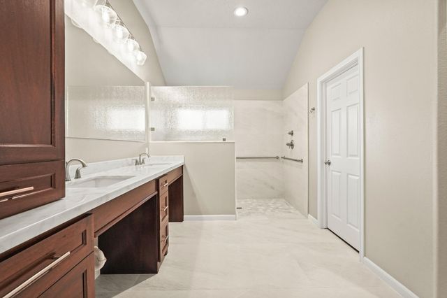 27 E Russet Grove Circle Circle, Conroe, TX 77384