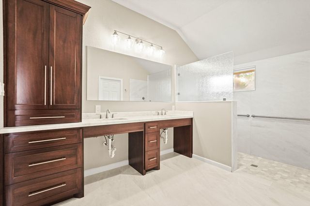 27 E Russet Grove Circle Circle, Conroe, TX 77384