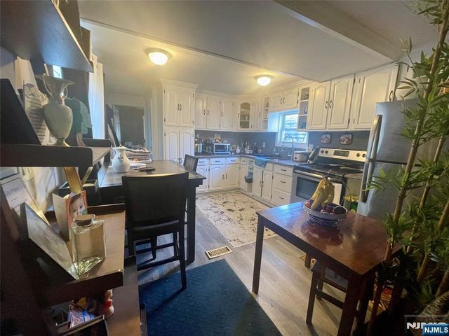 28 Finns Drive, Wayne, NJ 07470