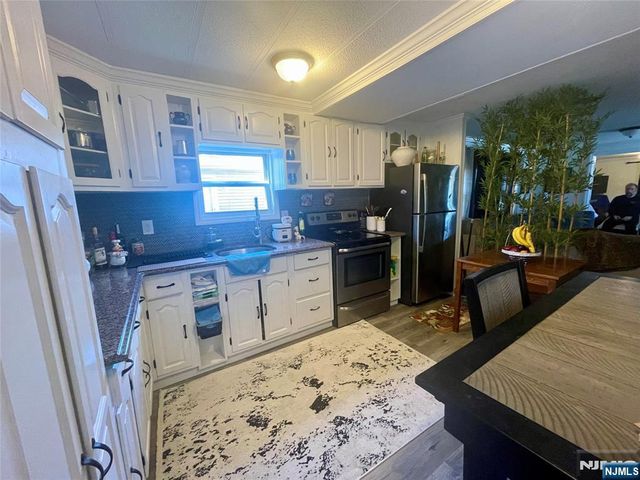 28 Finns Drive, Wayne, NJ 07470