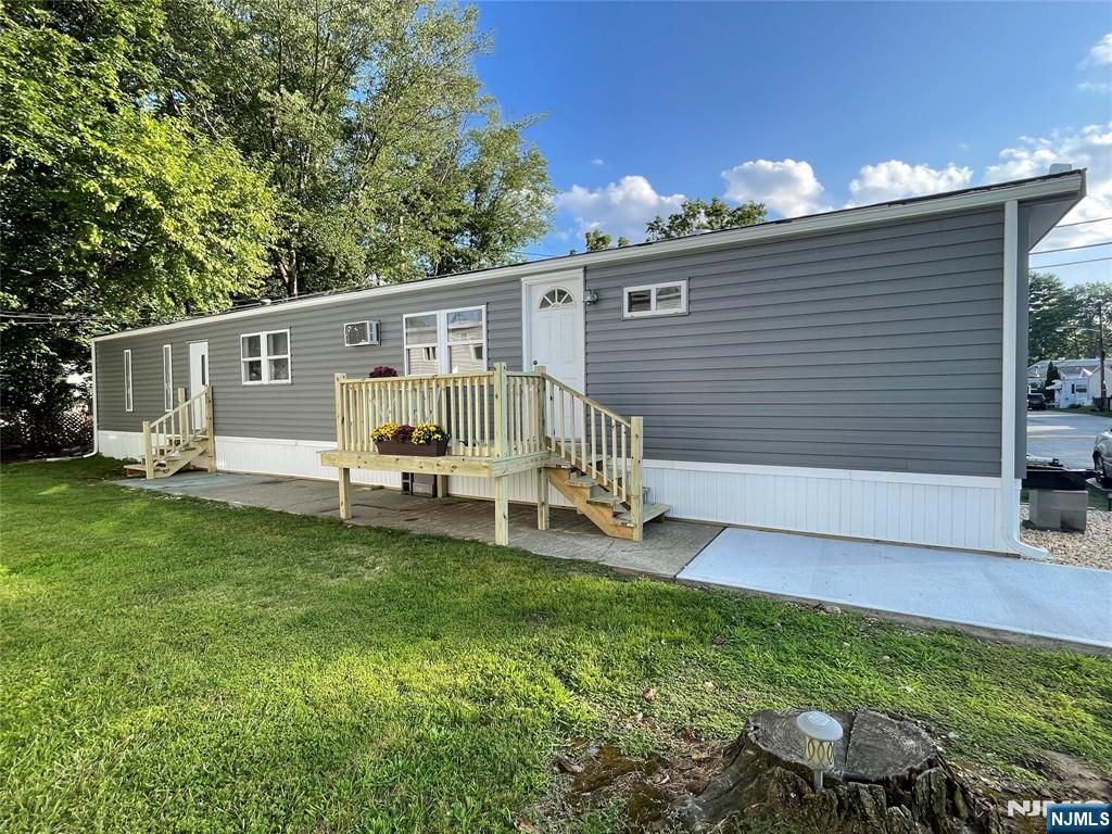 28 Finns Drive, Wayne, NJ 07470