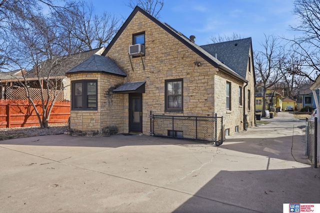 833 Elmwood Avenue, Lincoln, NE 68510