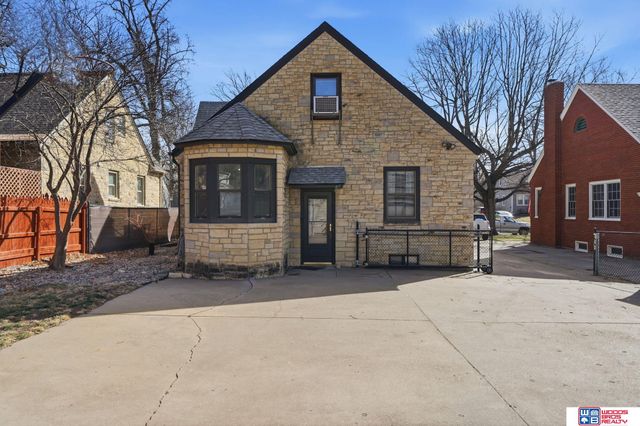 833 Elmwood Avenue, Lincoln, NE 68510